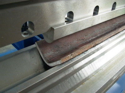 Отожмите тормоз прессы металлического листа плашек ВК67К тормоза гидравлический гнуть управление 2 осей