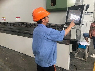 Металлический лист CNC шкафа полноавтоматического процесса стальной гнуть тормоз прессы 4000KN
