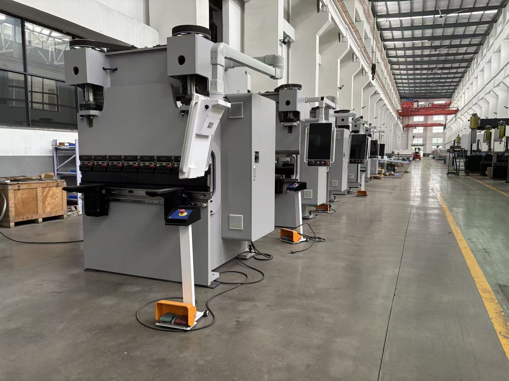 Последние блоги о компании What Press Brake Tooling Should You Choose for Stainless Steel, Carbon Steel and Aluminum Bending?