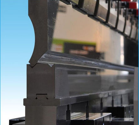 Купить дно стальной пластины длины Toolings 3.2M тормоза прессы 42CrMo LVD гнуть умирает online manufacture