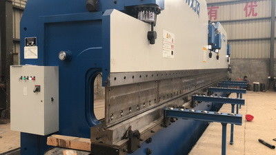 Купить Tandem Press Brake with 200-800 mm Table Width, 40-3000 Tons Max Pressure, and 0.02 mm Back Gauge Accuracy online manufacture