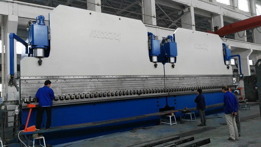 Автоматический 1300T CNC тандемный гидравлический пресс тормоз 415V/50Hz Длина изгиба 20 метров