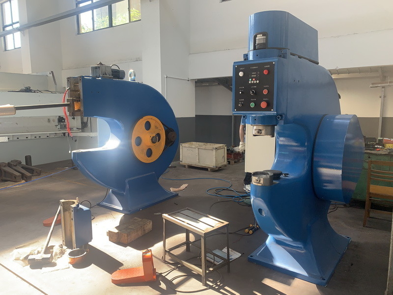 Kraftformer Machine MC665 Hammer 6 мм алюминиевый лист и 2 мм нержавеющая сталь
