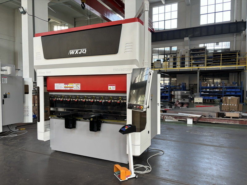 Новый тип 60T CNC Servo Press Brake 2m Длина Рабочий стол из нержавеющей стали